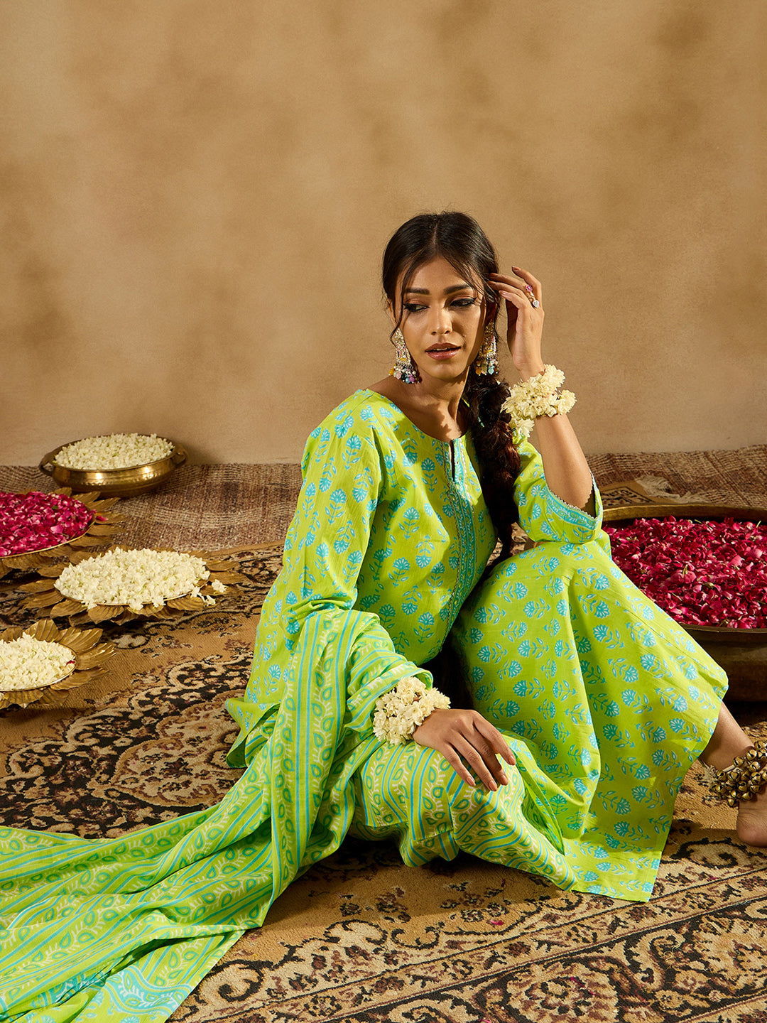 Women Green Printed Straight Kurta Palazzos With Dupatta set