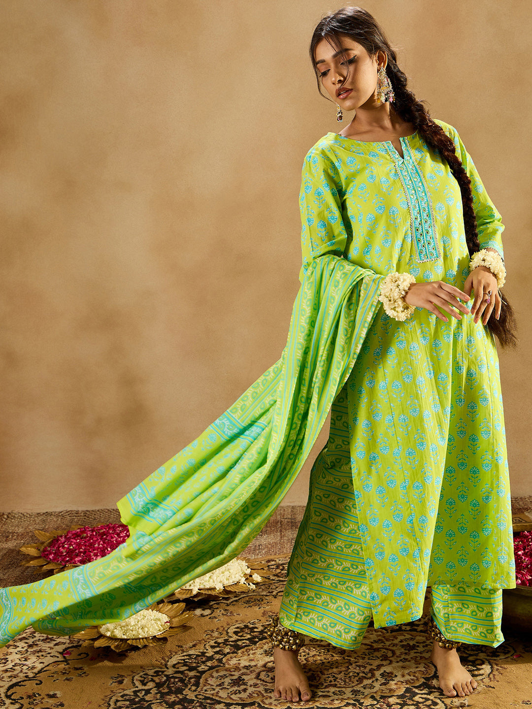 Women Green Printed Straight Kurta Palazzos With Dupatta set