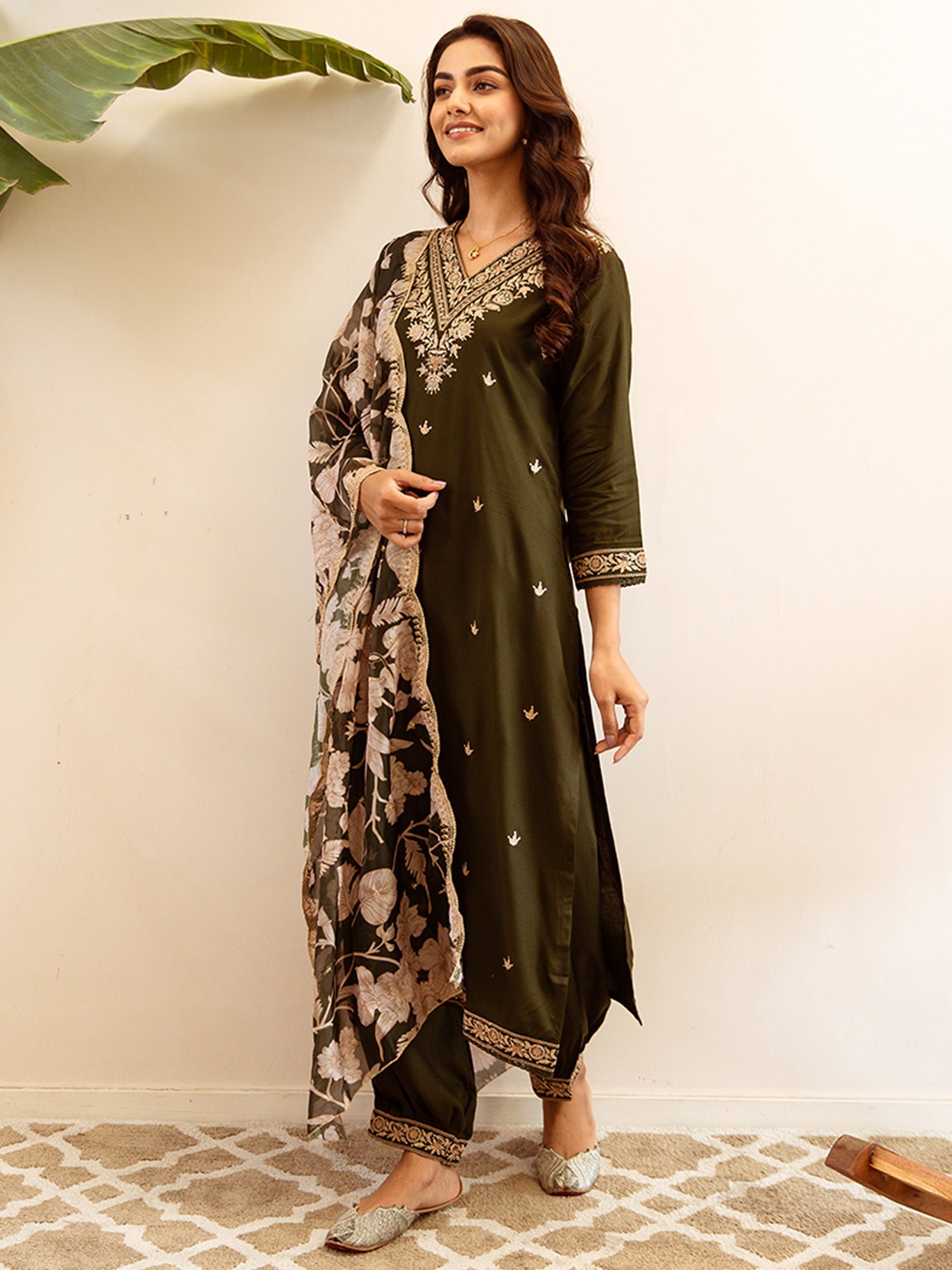 Women Green Embroidered Straight Kurta Salwar With Dupatta set