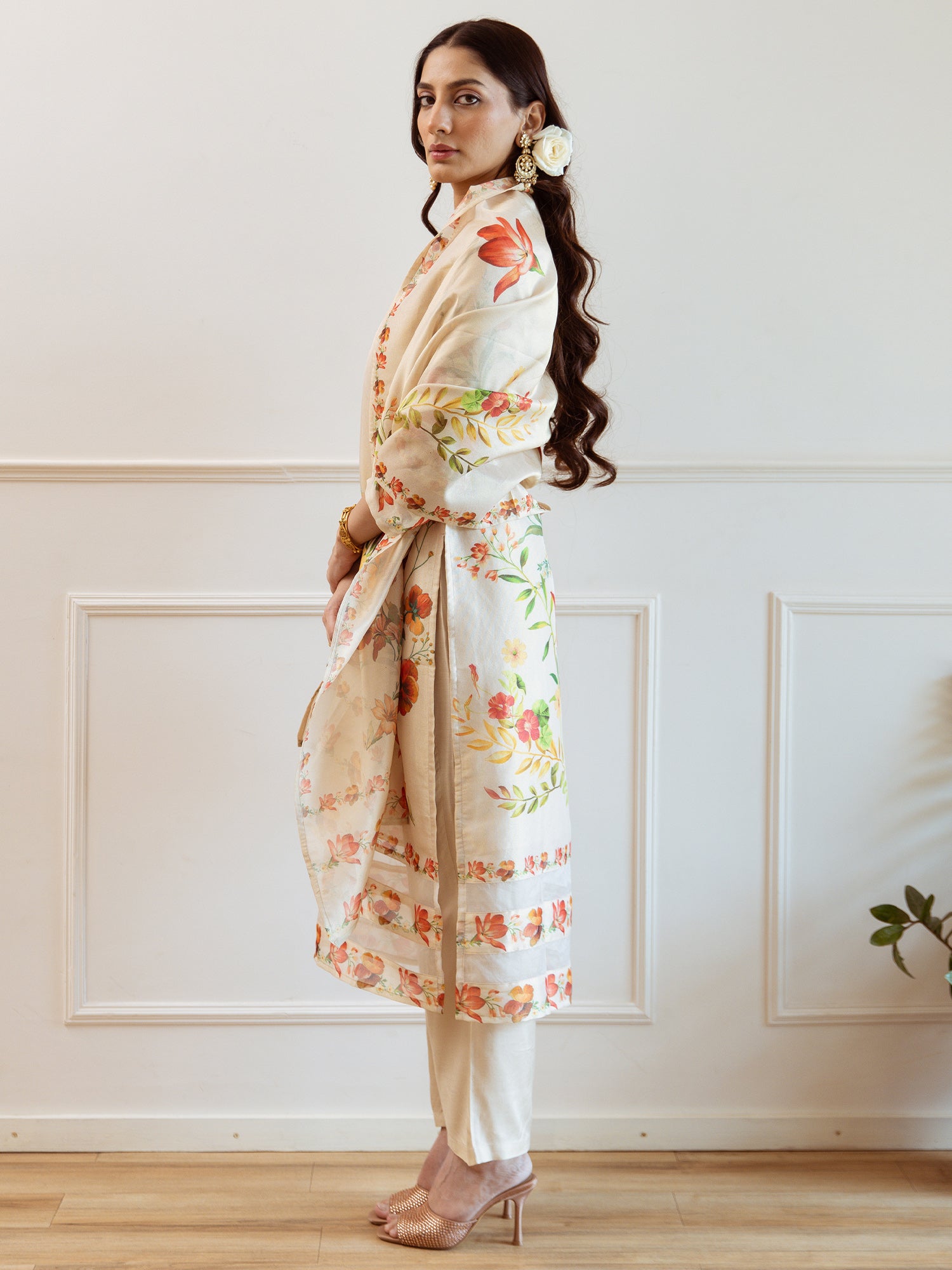 Women Off White Printed Straight Kurta Trousers With Dupatta Set