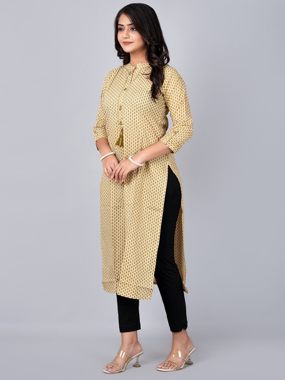 Women Satnd Coller Kurta With Mirror Work