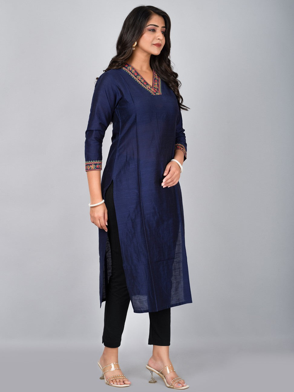 Women Stand Coller Kurta With Embroidery Work