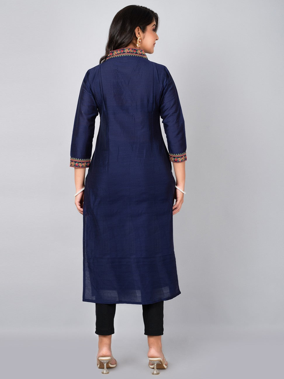 Women Stand Coller Kurta With Embroidery Work