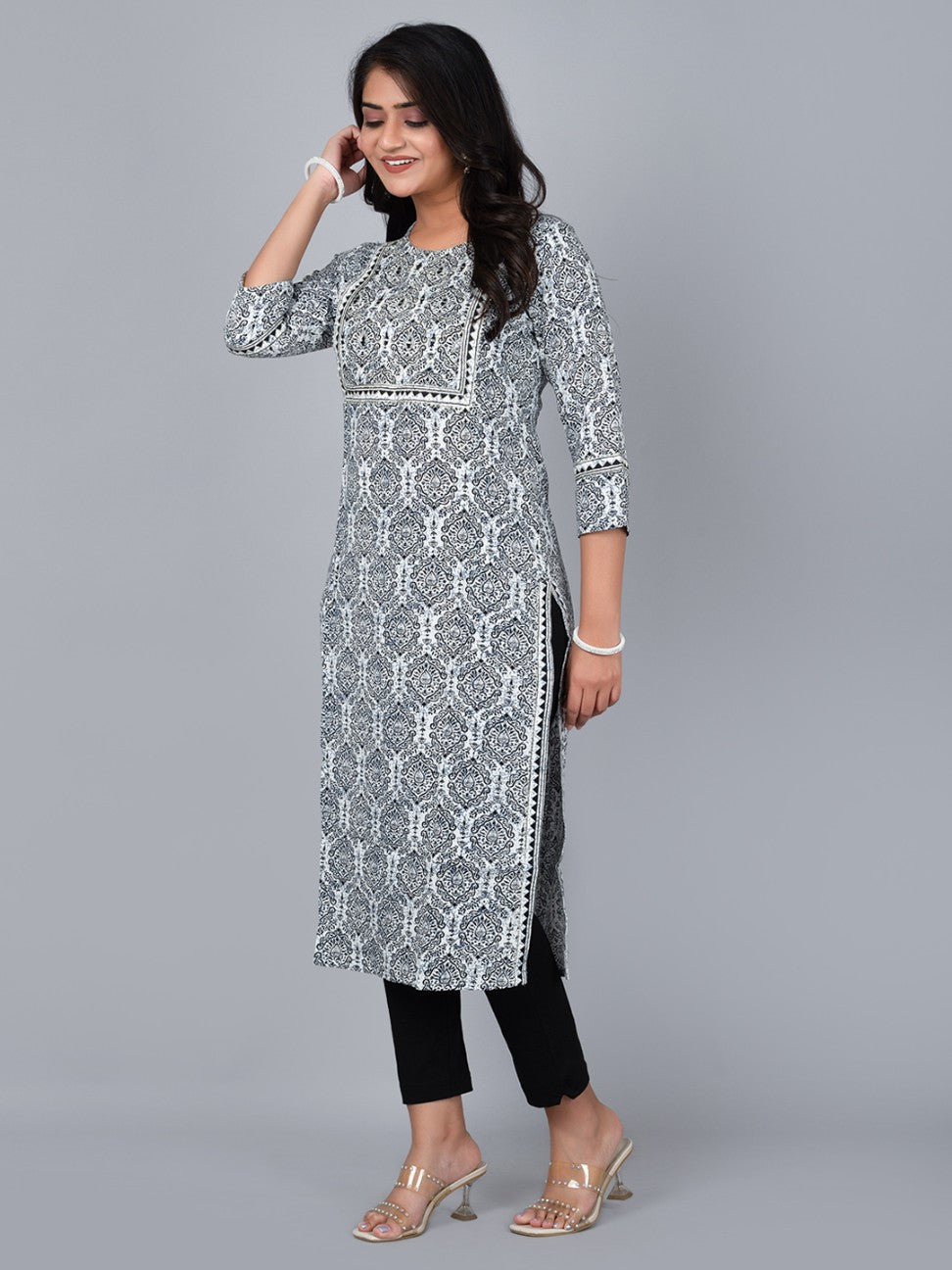 Women Straight Kurta With Mirror Work