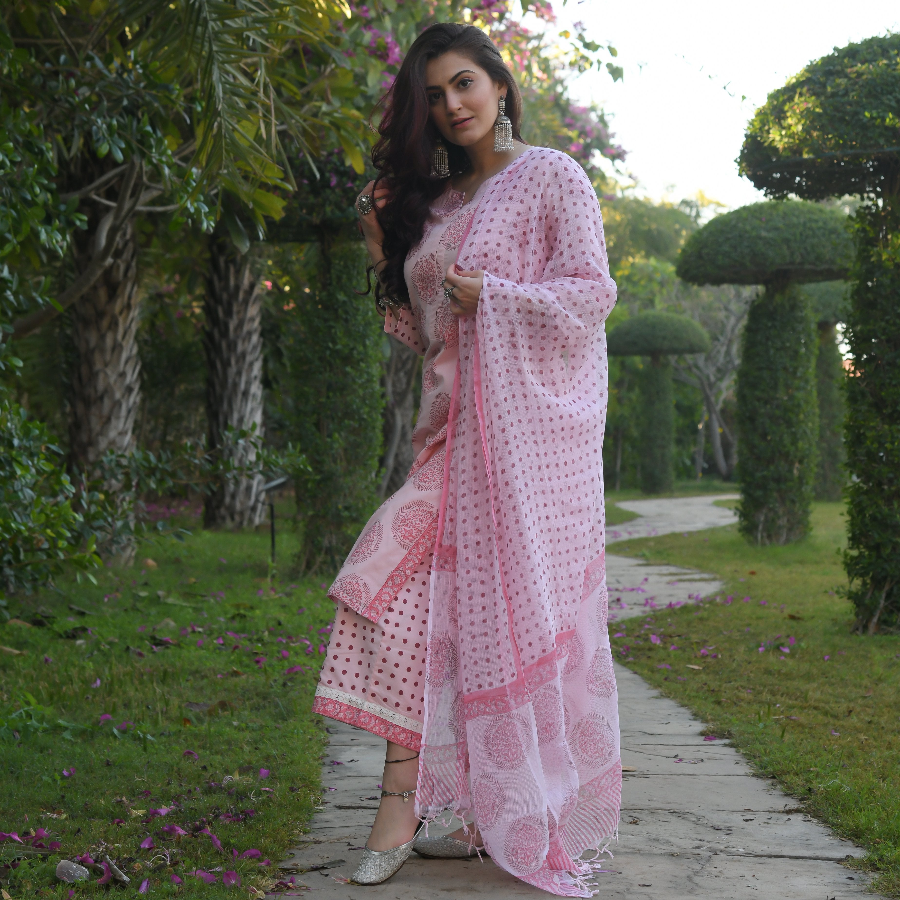 Women Pink And White Printed Viscose Rayon Kurta, Pant And Dupatta Set