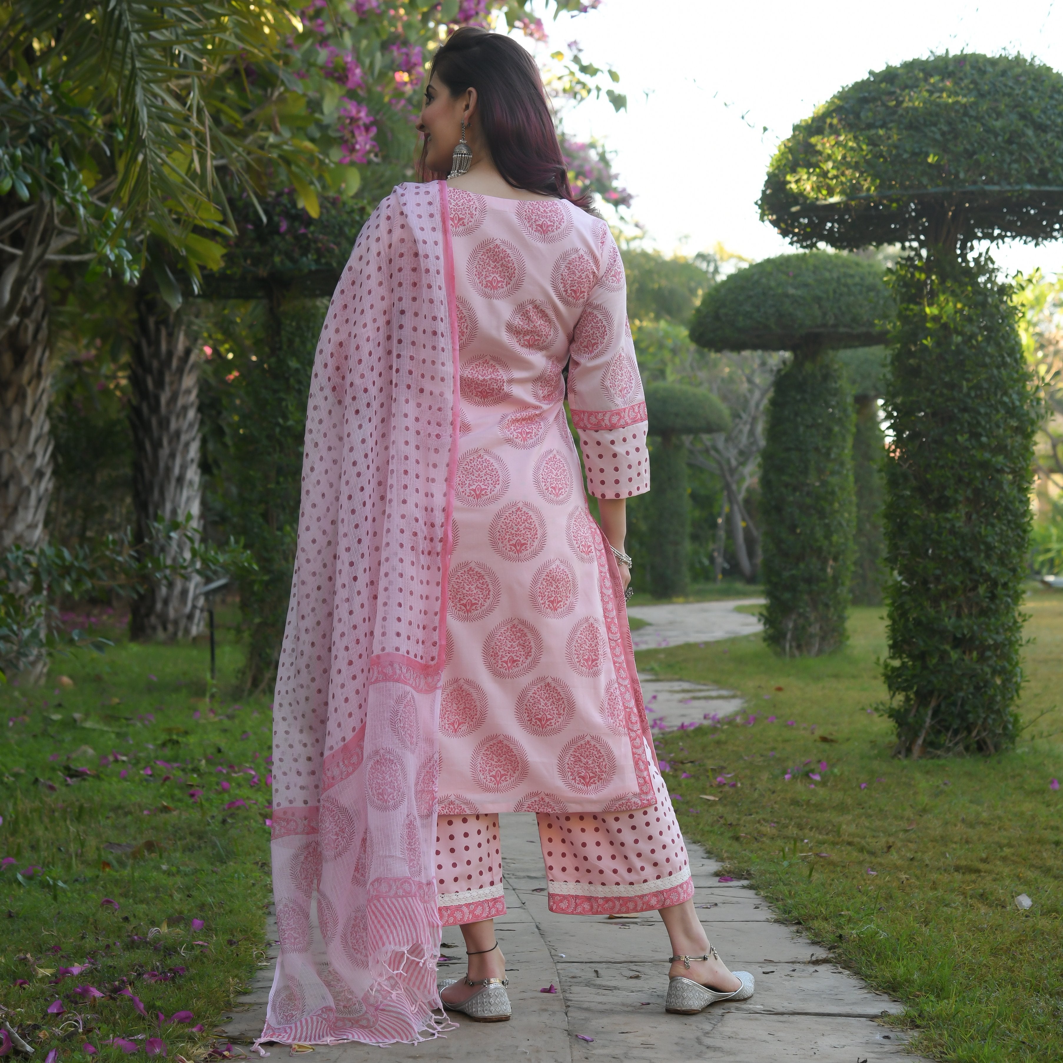 Women Pink And White Printed Viscose Rayon Kurta, Pant And Dupatta Set