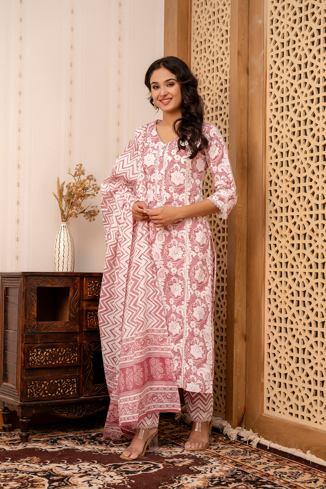 Women Mauve Floral Printed Straight Kurta And Trouser With Dupatta