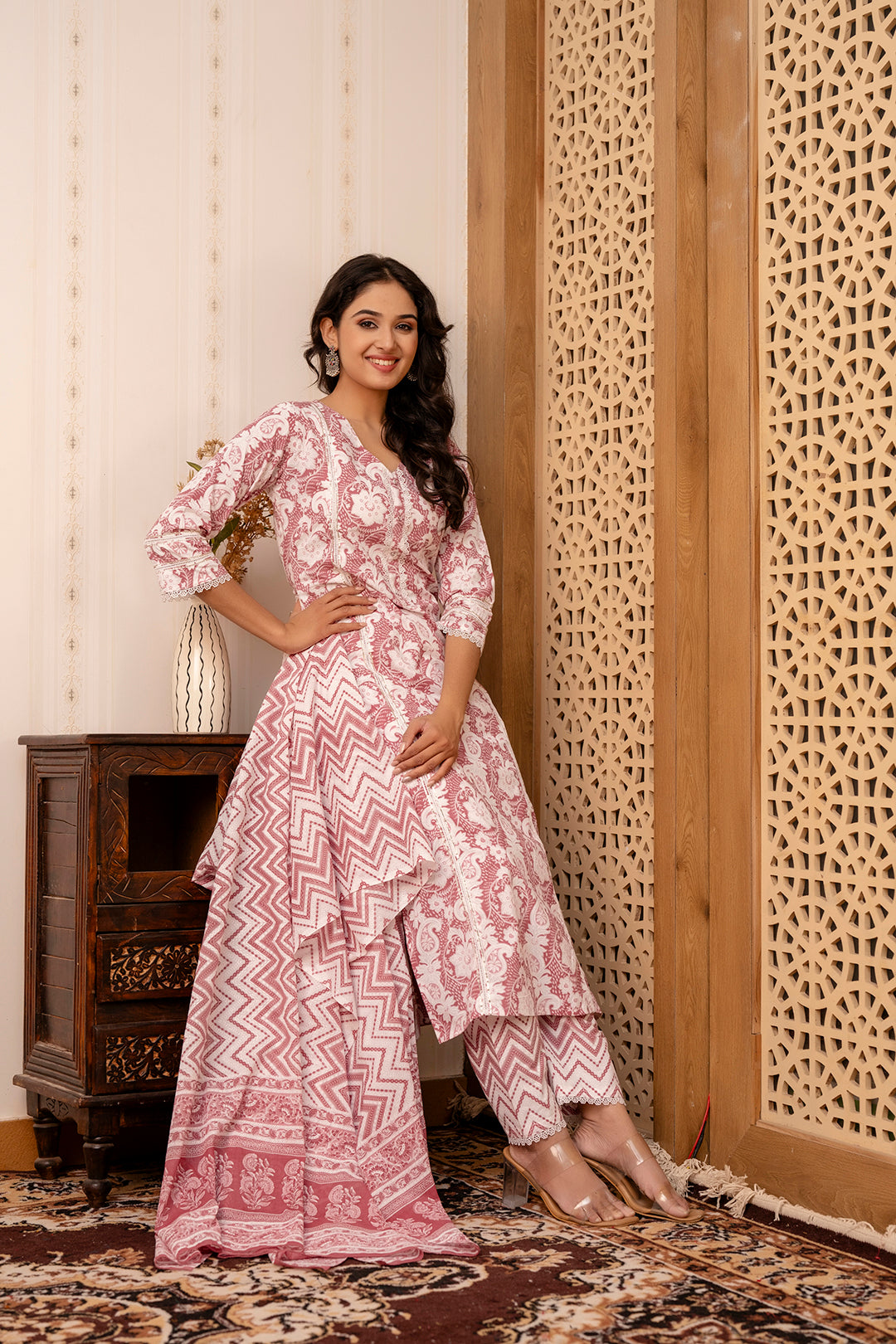 Women Mauve Floral Printed Straight Kurta And Trouser With Dupatta