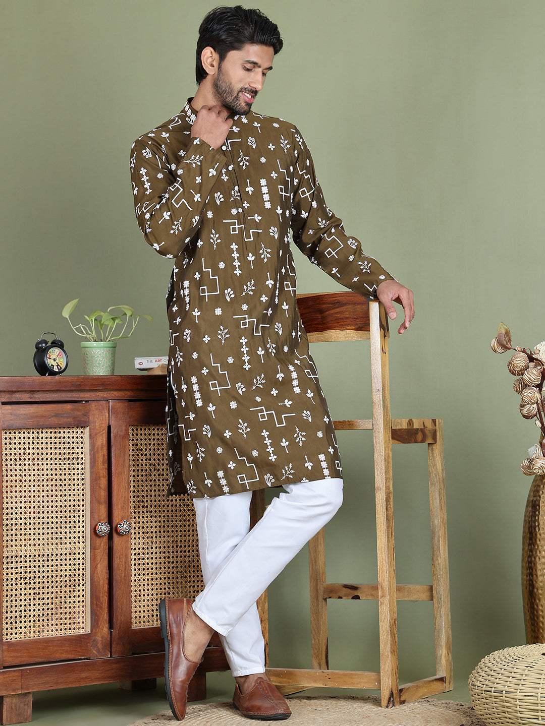 Embroidered Silk Blend Straight Kurta Pyjama NOZ2TOZ - Made In INDIA.