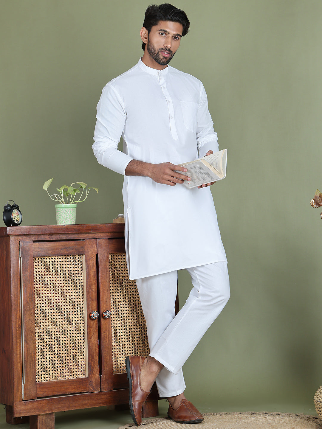 White Solid Kurta with Pyjama NOZ2TOZ - Made In INDIA.