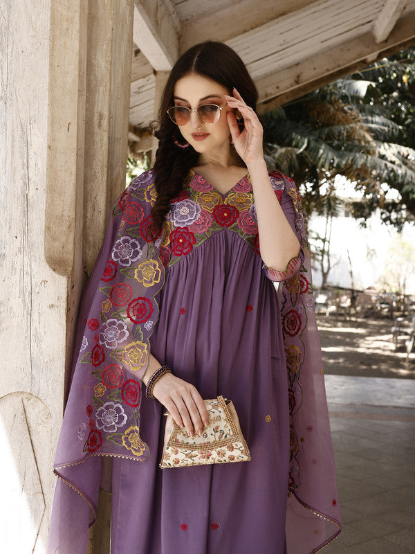 Women L:avender Muslin Kurta Set With Dupatta Embroidered Work