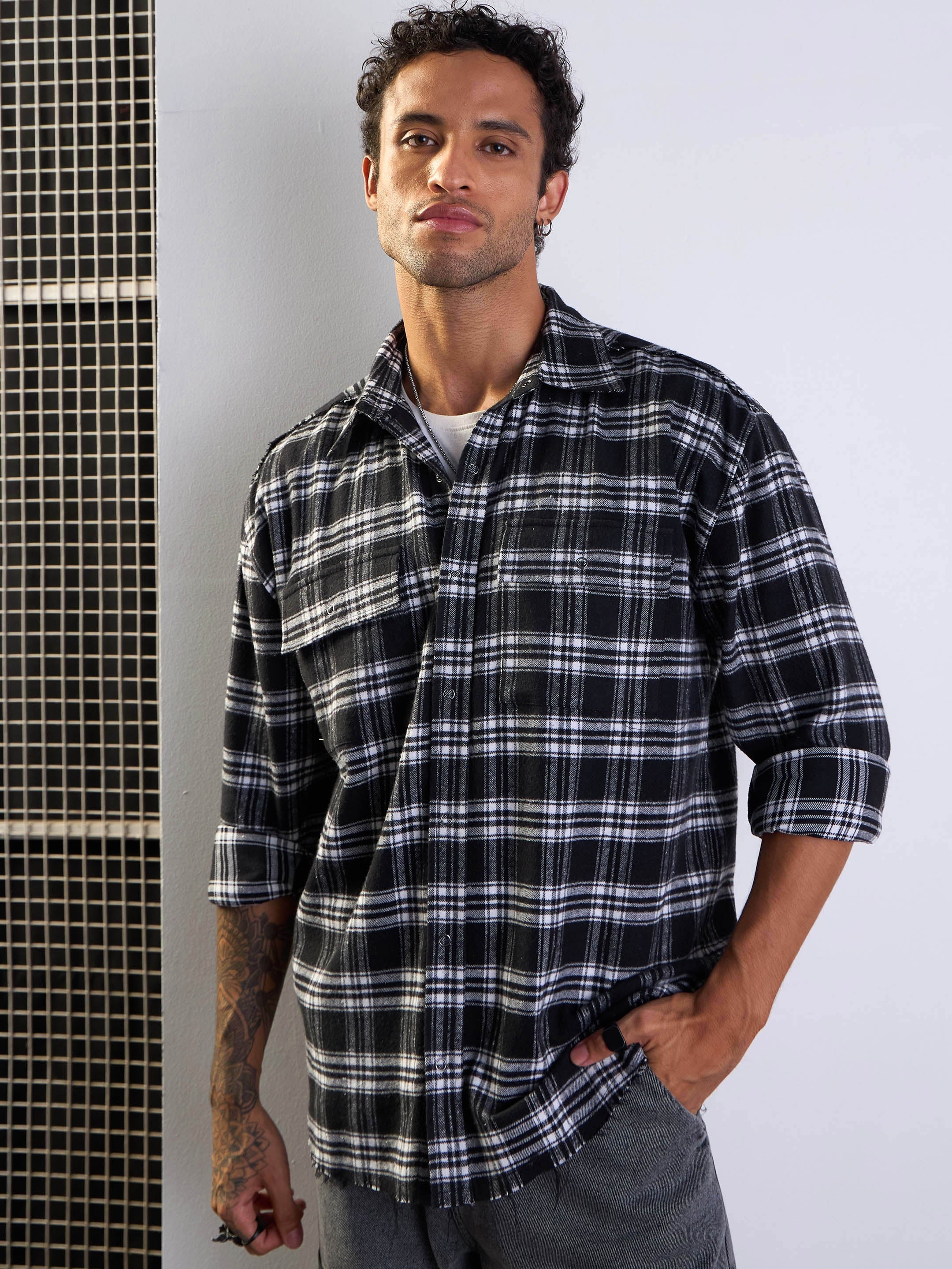 Men Black & White Check Raw Edge Hem Oversize Shirt