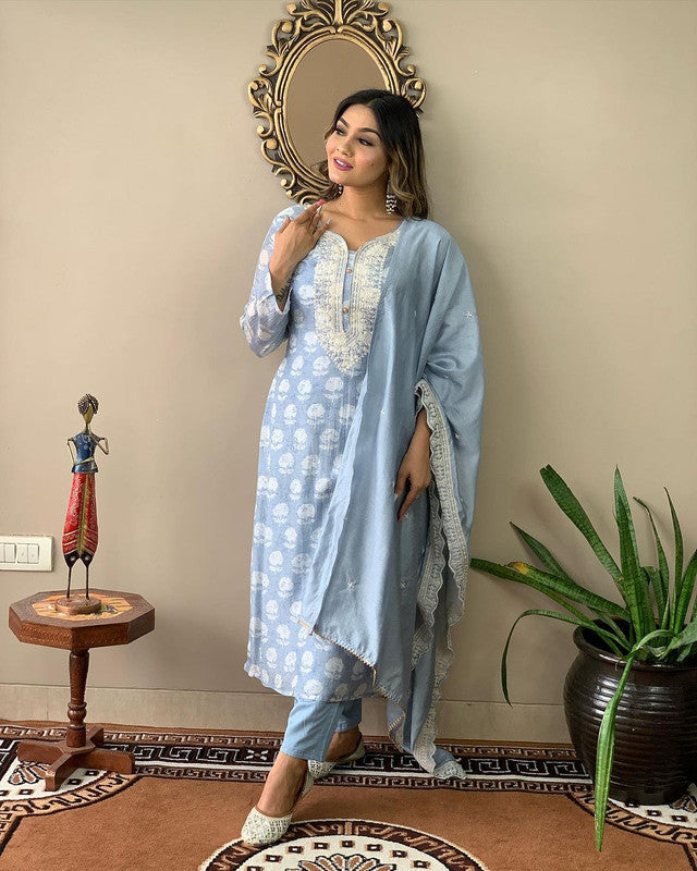 Women's Grey Viscose Maslin Embroidery Straight Kurta Pant With Dupatta