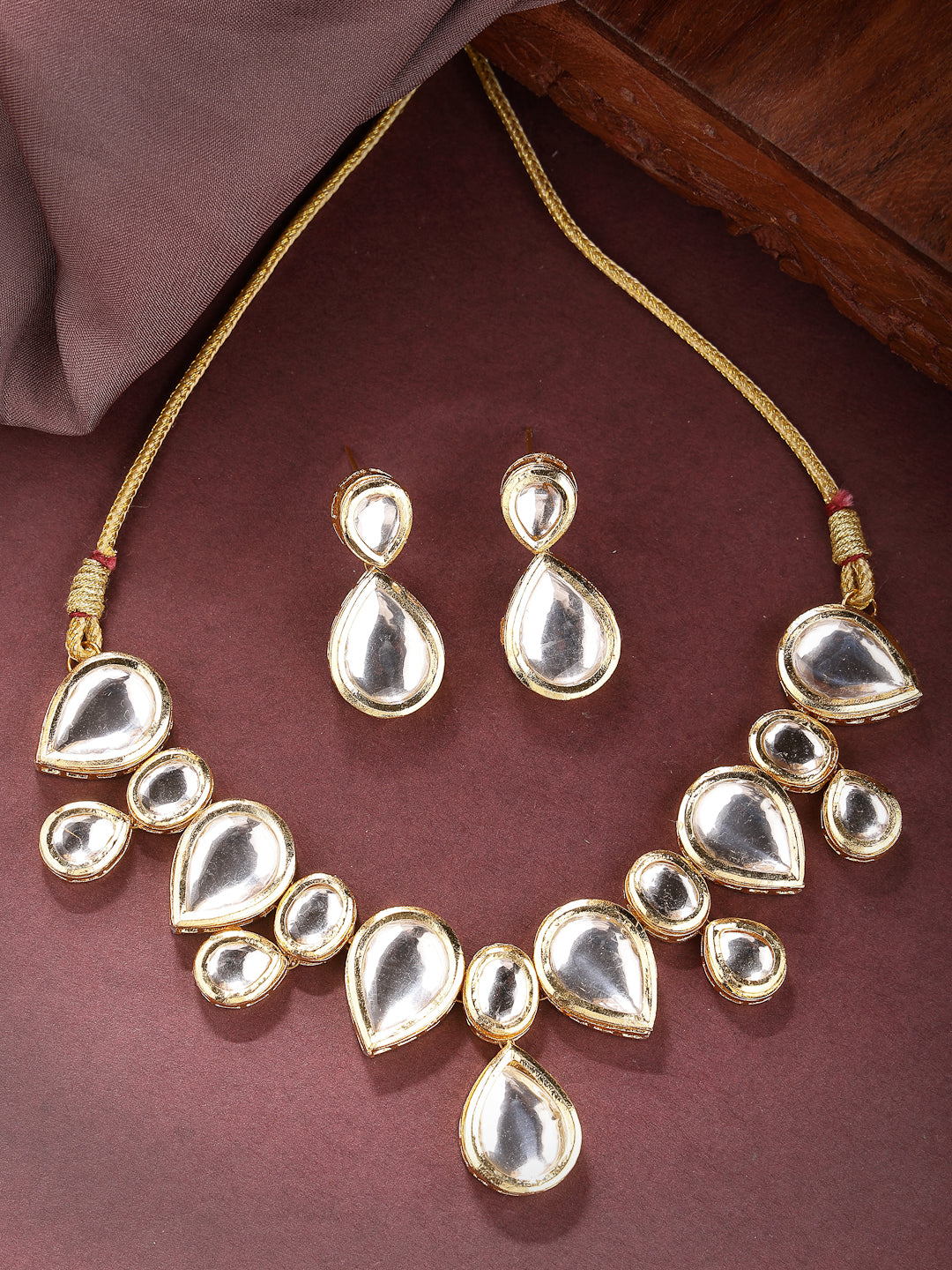 Women Gold Kundan-Studded Handcrafted Jewellery Set