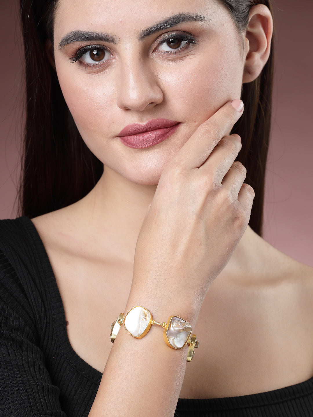 Women Gold-Plated Handcrafted Mother of Pearl Link Bracelet