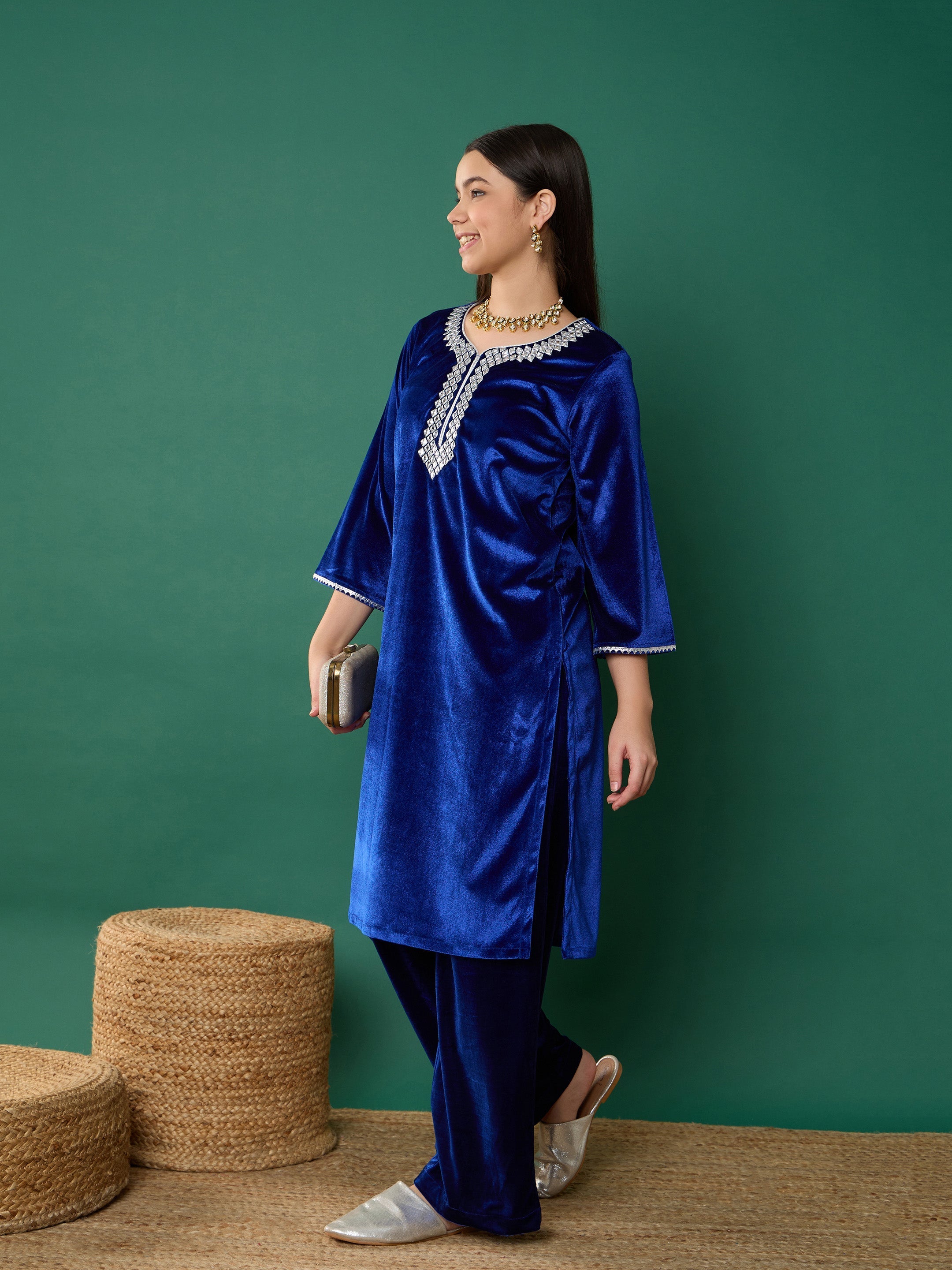 Girl Royal Blue Velvet Emb Straight Kurta With Pants