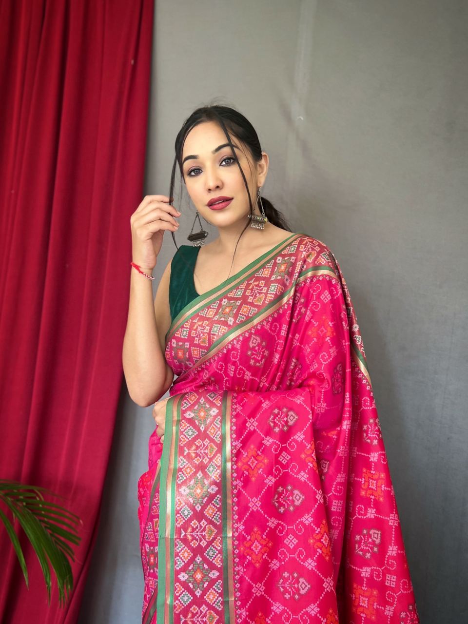 Women Pink Pure Patola Silk  Weaving Work Saree With Un-Stiched Blouse