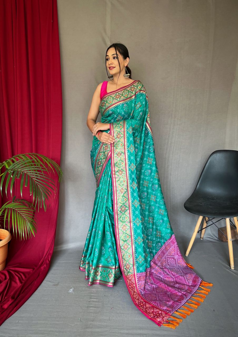 Women Off Green Pure Patola Silk  Weaving Work Saree With Un-Stiched Blouse