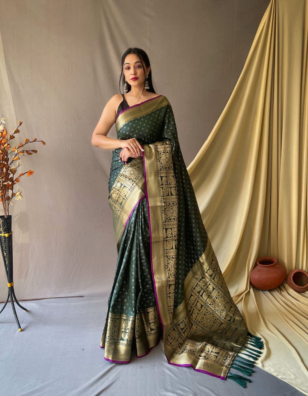 Women Lime Green Soft Silk  Weaving Work Saree With Un-Stiched Blouse