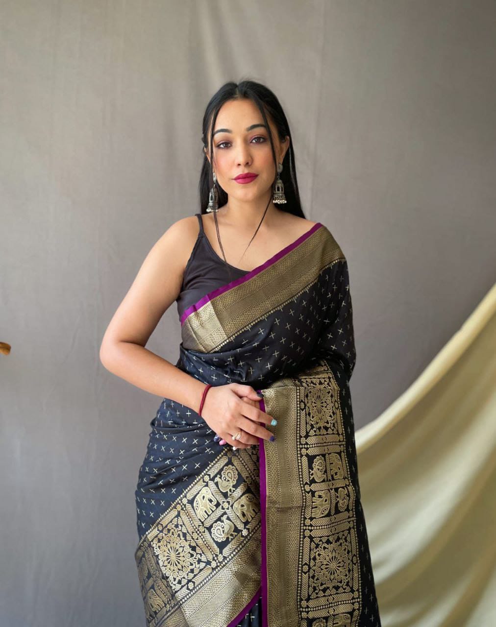 Women Black Soft Silk  Weaving Work Saree With Un-Stiched Blouse