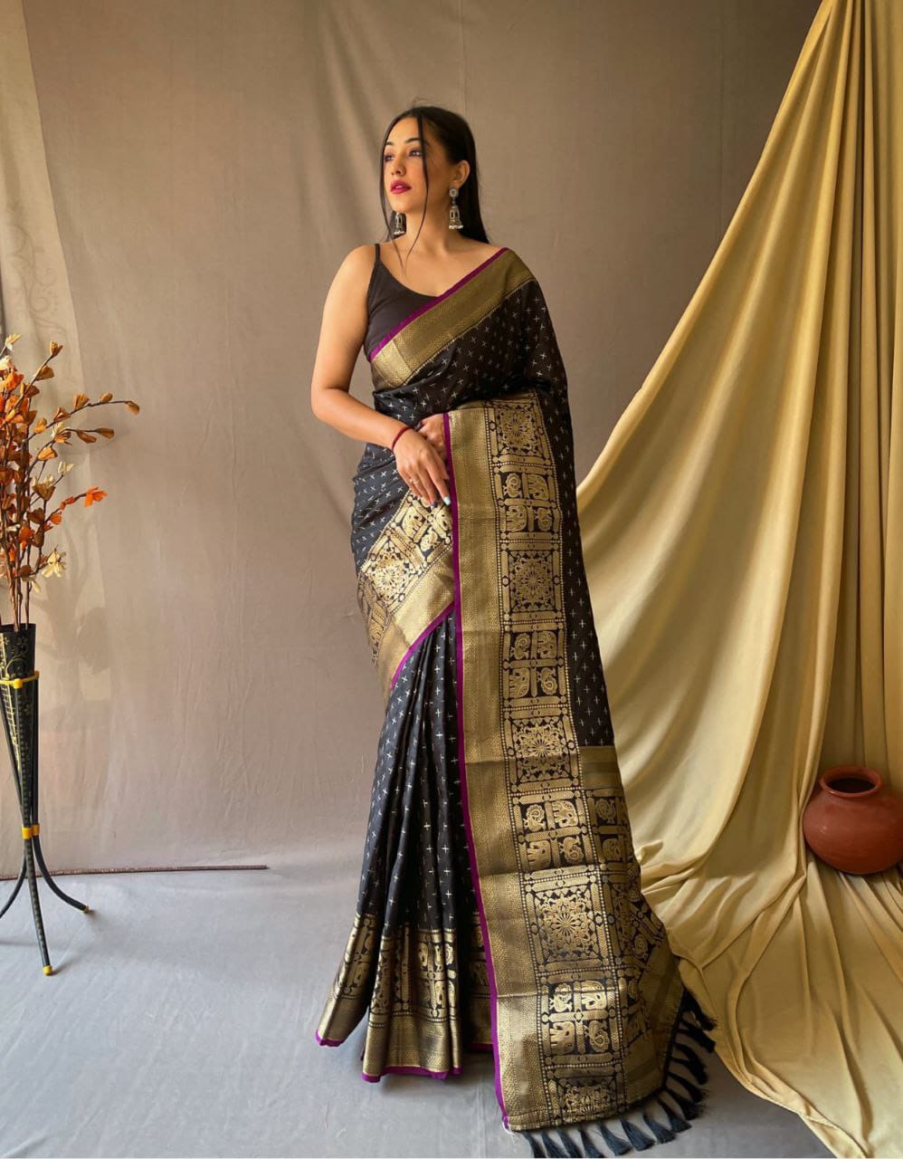 Women Black Soft Silk  Weaving Work Saree With Un-Stiched Blouse