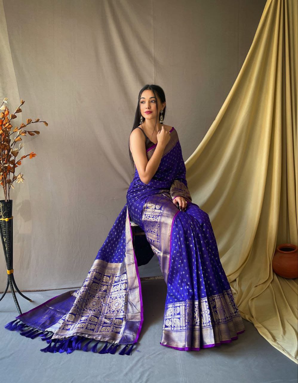 Women Violet Soft Silk  Weaving Work Saree With Un-Stiched Blouse