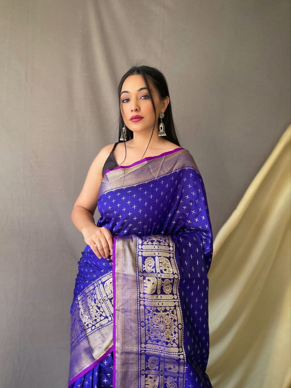 Women Violet Soft Silk  Weaving Work Saree With Un-Stiched Blouse