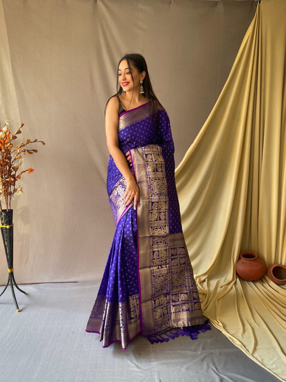 Women Violet Soft Silk  Weaving Work Saree With Un-Stiched Blouse