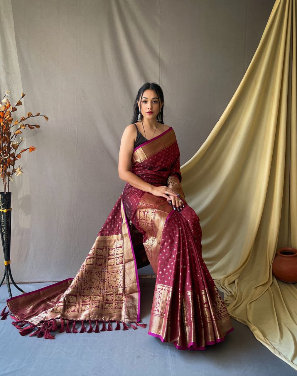 Women Maroon Soft Silk  Weaving Work Saree With Un-Stiched Blouse