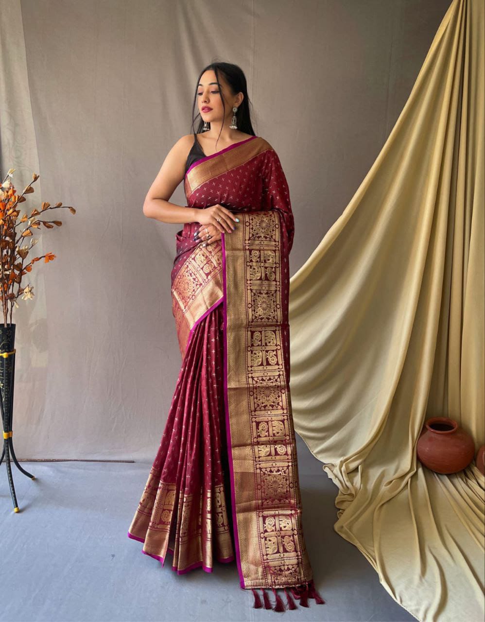 Women Maroon Soft Silk  Weaving Work Saree With Un-Stiched Blouse