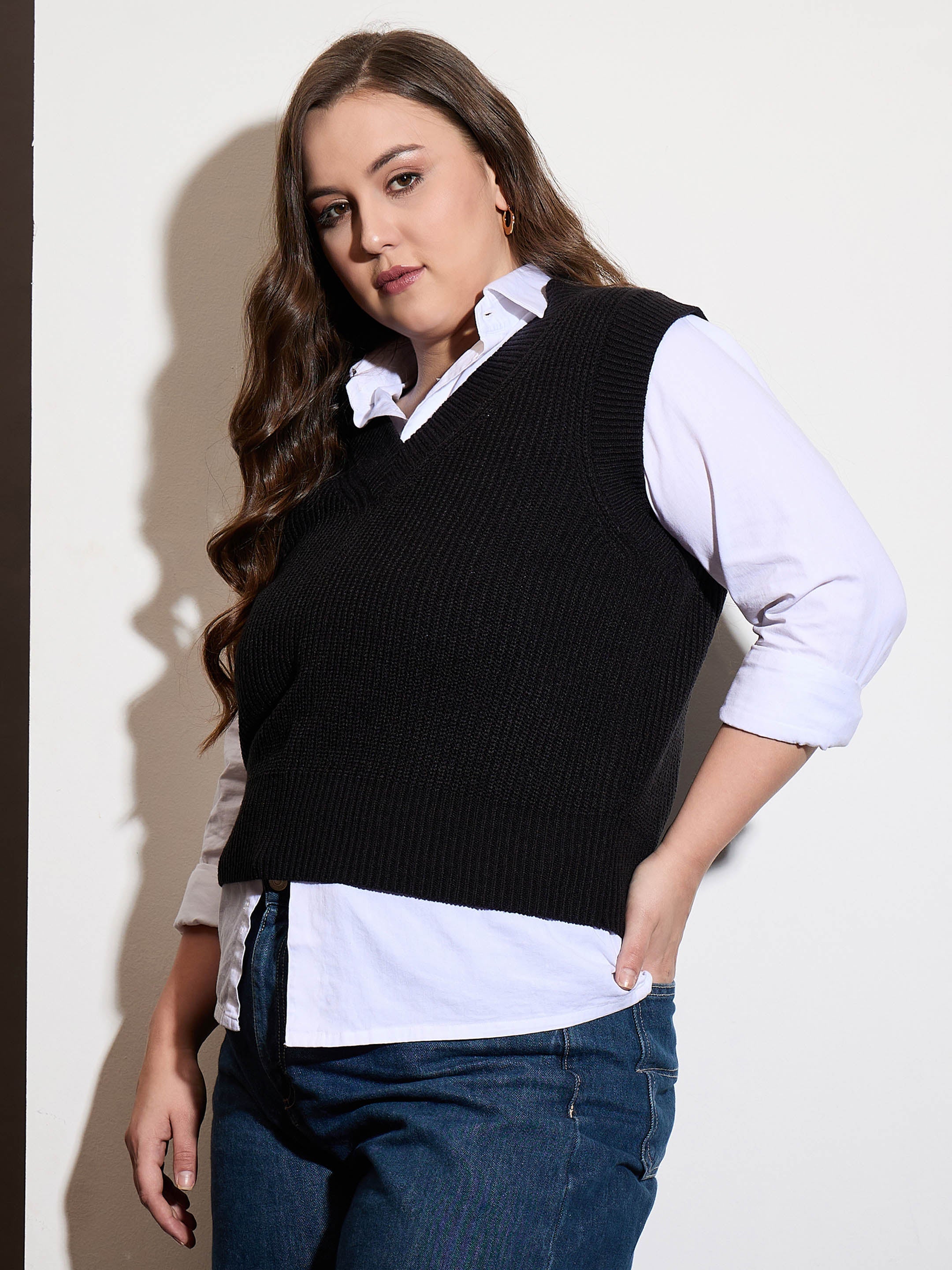 Women Curve Black Solid V-Neck Sweater Vest