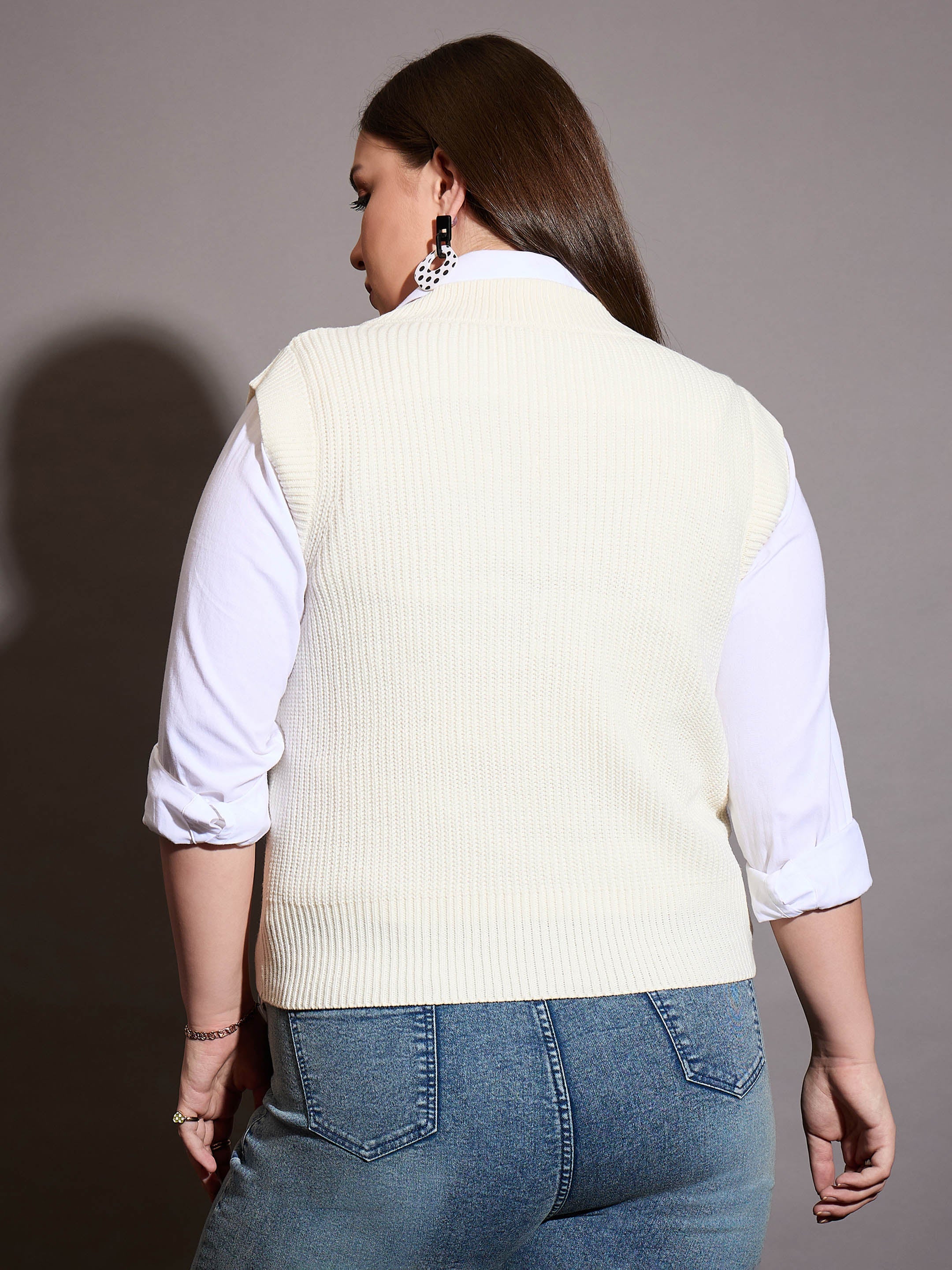 Women Curve White Solid V-Neck Sweater Vest