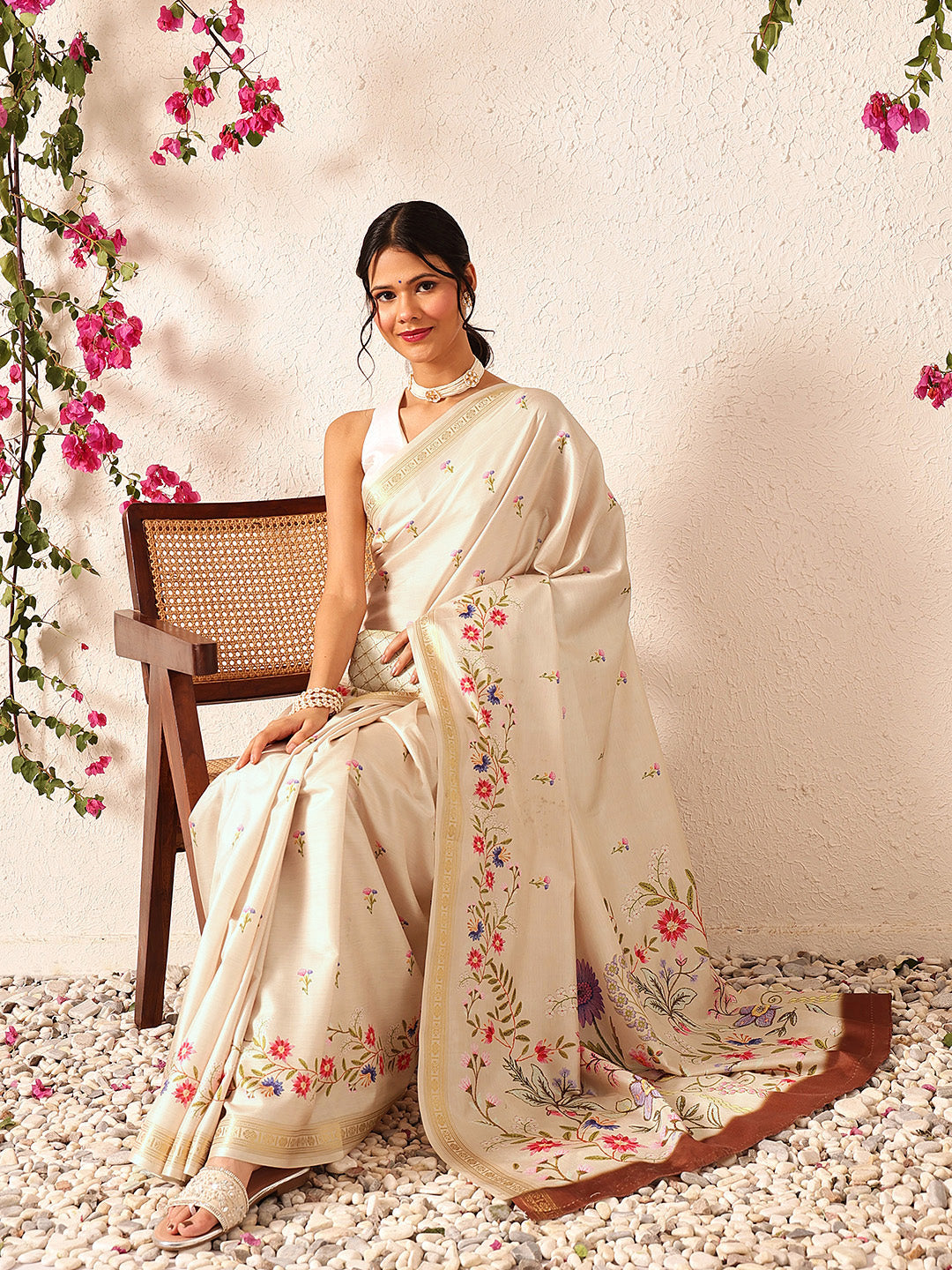 Women Beige Art Silk Digital Printed Saree With Unstitched Blouse
