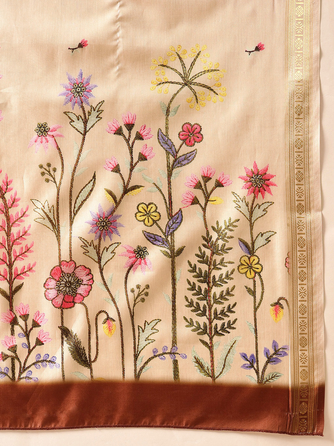 Women Beige Art Silk Digital Printed Saree With Unstitched Blouse