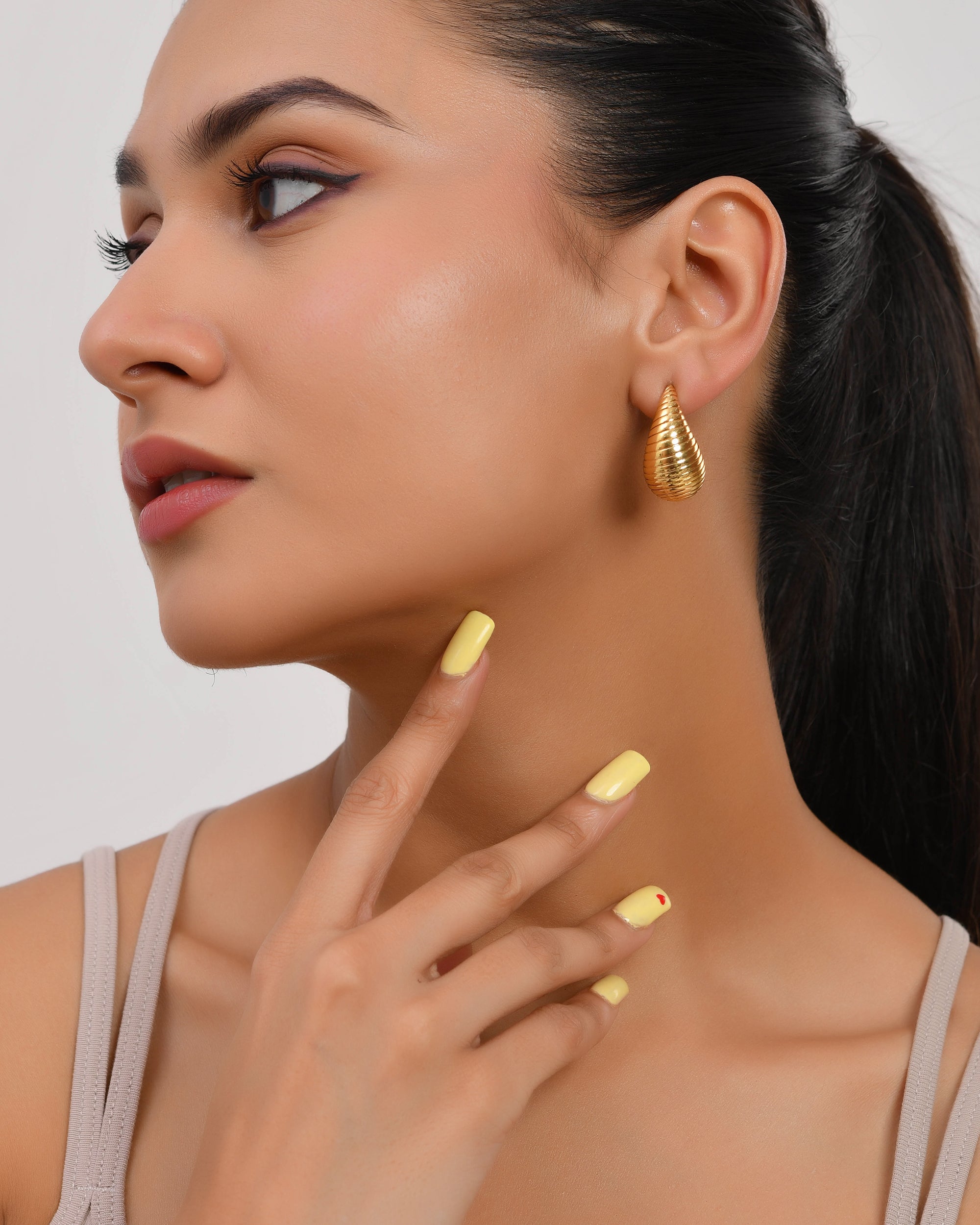 Gold-Plated Ribbed Teardrop Earrings