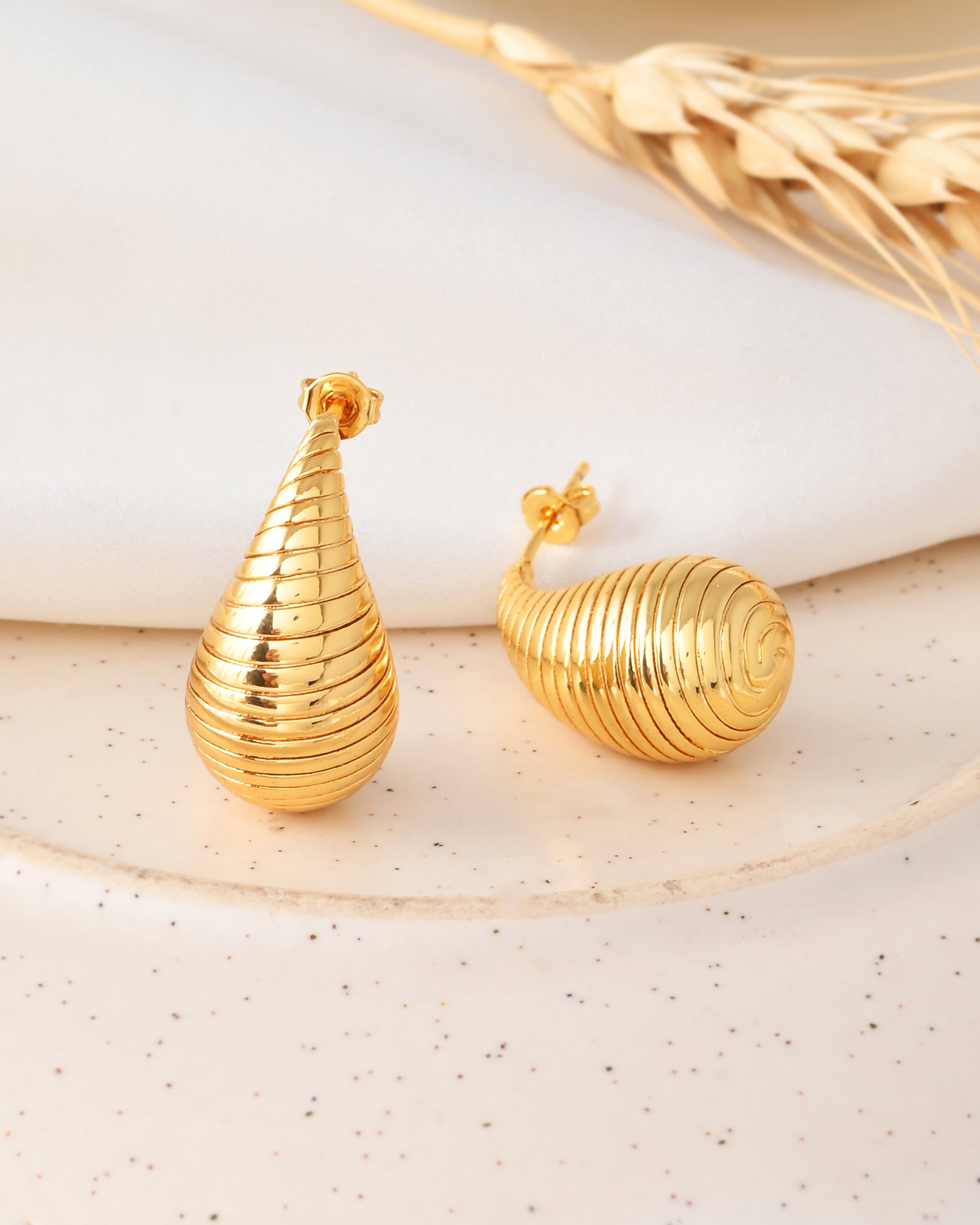 Gold-Plated Ribbed Teardrop Earrings