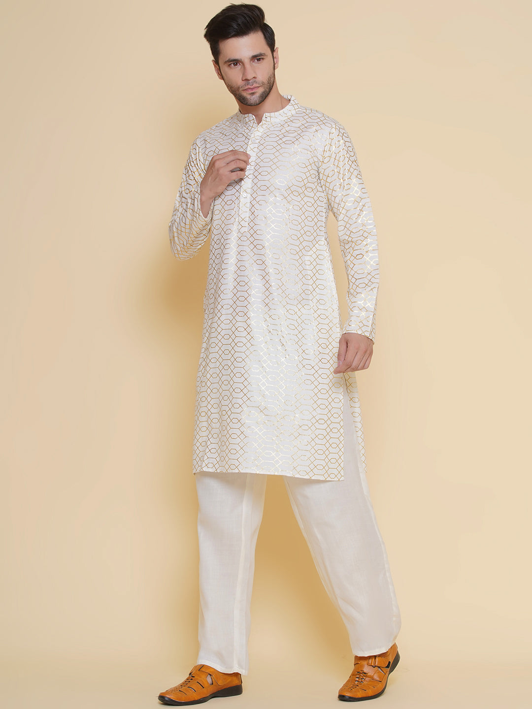 Men off-white ethnic motifs Foil Printed Festive Kurta Pyjamas