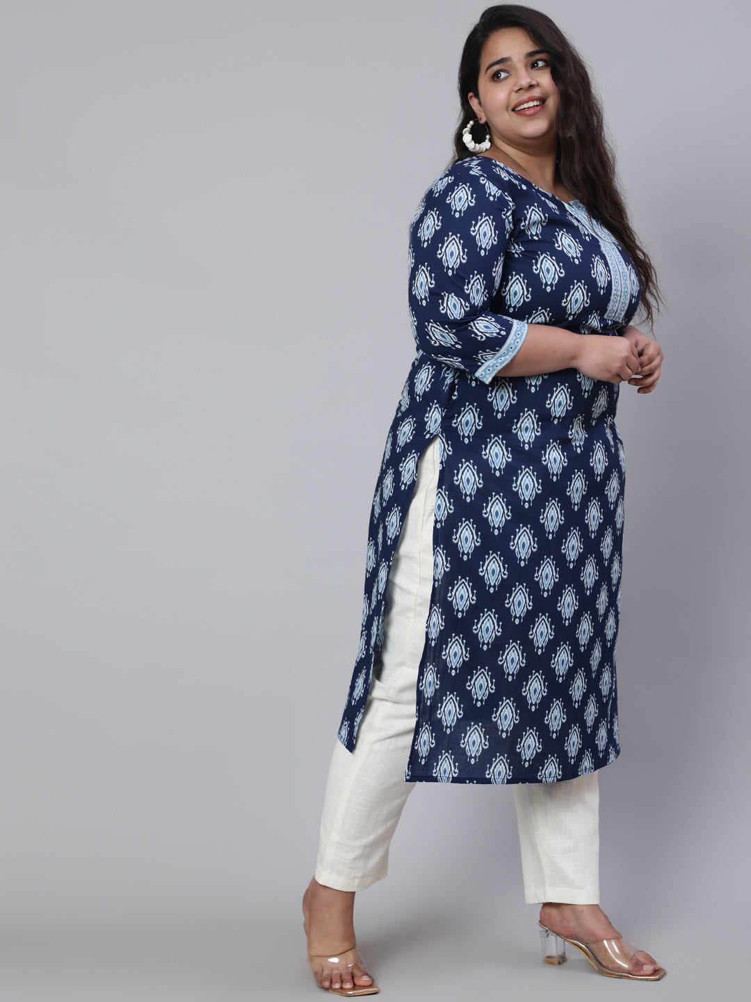 Plus Size Women Blue Printed Straight kurta with Three Quarters Sleeves