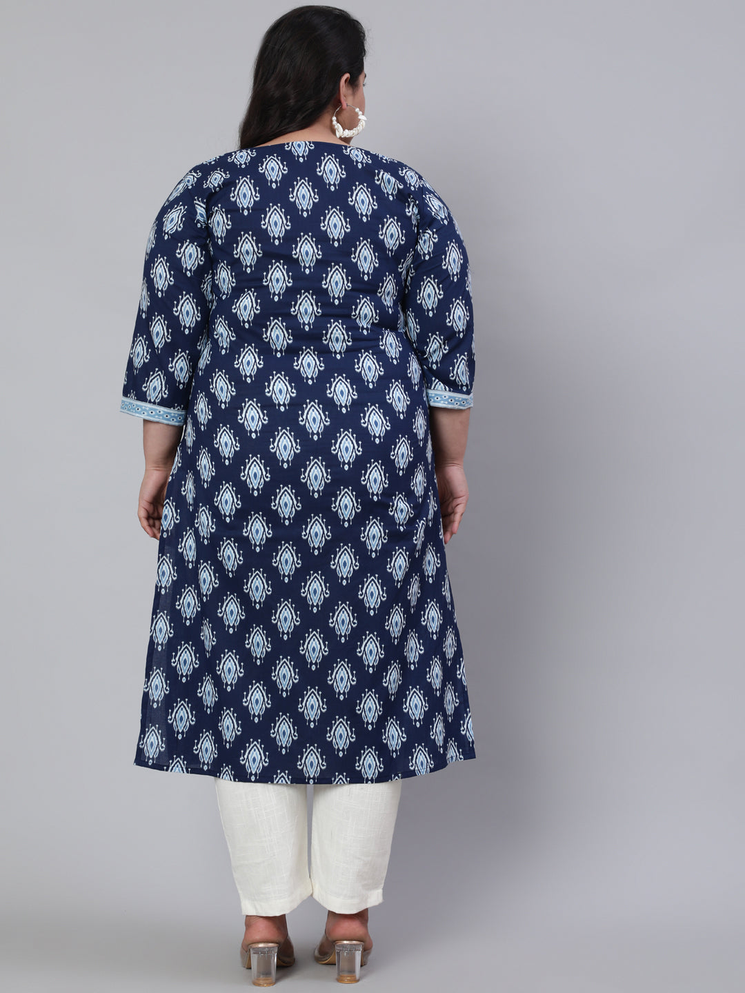 Plus Size Women Blue Printed Straight kurta with Three Quarters Sleeves
